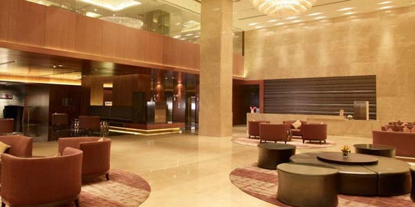 Hotel Crowne Plaza facilities: Hotel reception lobby